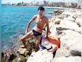 Latino nackt am Strand auf Ibiza